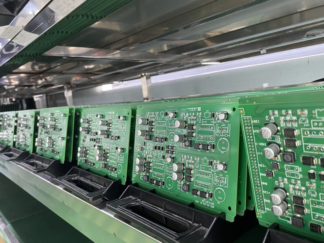 Equipamento de Proteção contra Surtos com Acabamento de Superfície Sem Chumbo HASL com Controle de Impedância, Garantindo Durabilidade e Gerenciamento de Surtos Elétricos