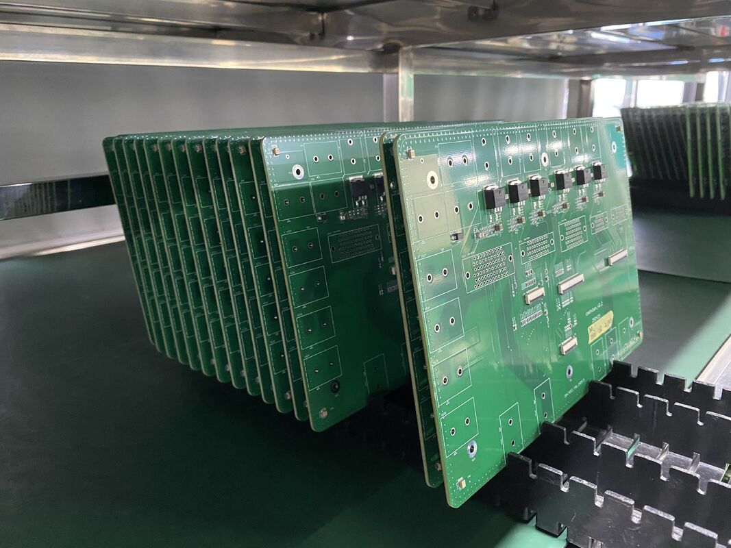 Equipamento de Proteção contra Surtos com Acabamento de Superfície Sem Chumbo HASL com Controle de Impedância, Garantindo Durabilidade e Gerenciamento de Surtos Elétricos