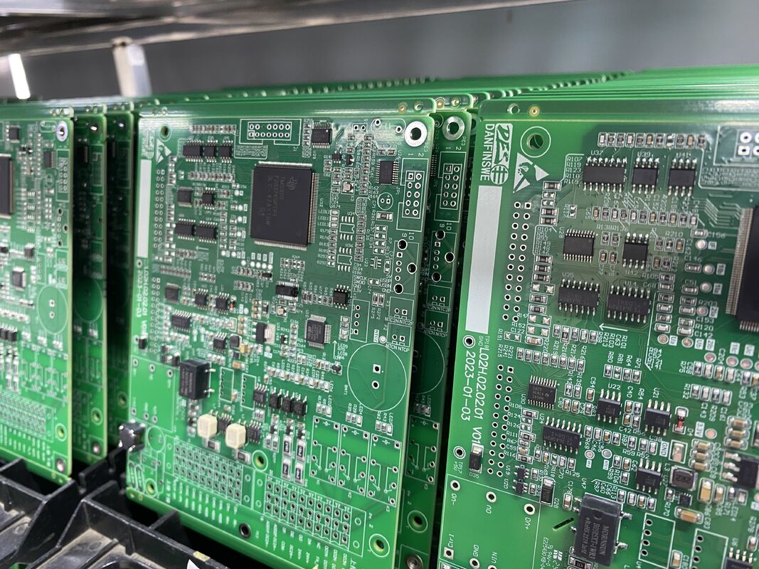 Min Hole Diameter 01mm Comunicação PCB Assembly 6 camadas High Tg170 e High Tg180 Otimizado para dispositivos de comunicação