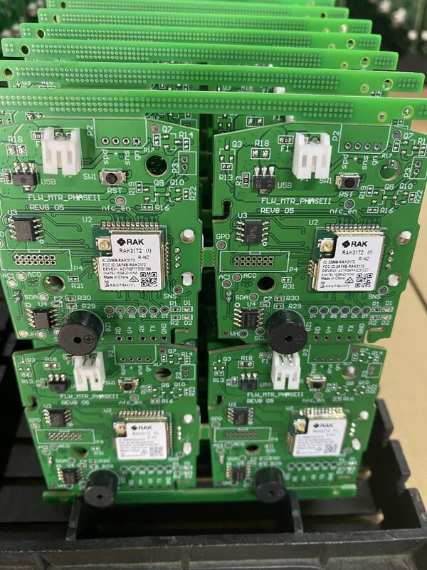 Montagem de placa de circuito industrial CEM-1 de 0,3 mm e 6 mm e componentes duráveis para aplicações eletrônicas industriais