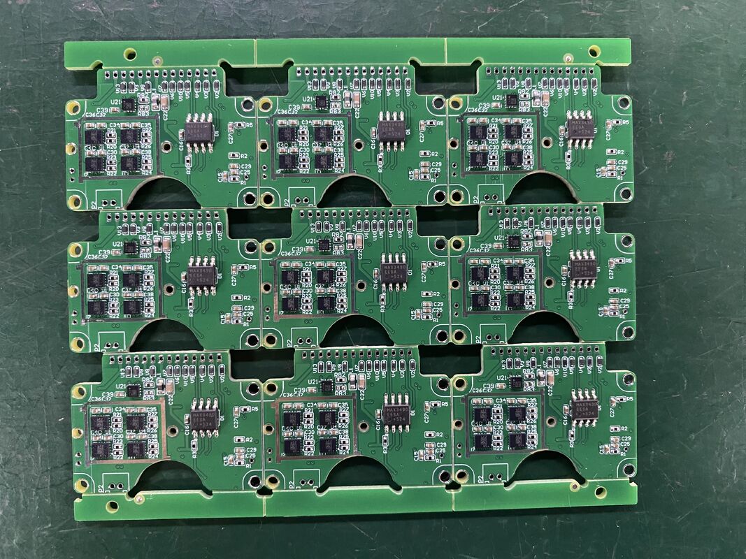 Min Espaço de bola 0,3 mm Pitch menos de 0,5 mm Processo de fabricação de PCB industrial Tamanho máximo de PCB 600 por 1200 mm Otimizado para layouts de PCB complexos