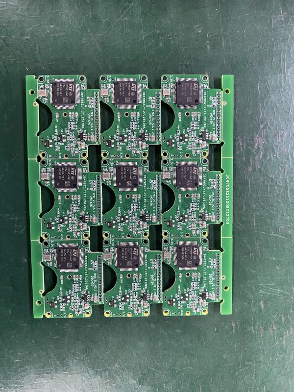 Min Espaço de bola 0,3 mm Pitch menos de 0,5 mm Processo de fabricação de PCB industrial Tamanho máximo de PCB 600 por 1200 mm Otimizado para layouts de PCB complexos