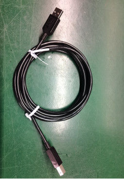 Soluções de montagem de cabos USB de circuito negro